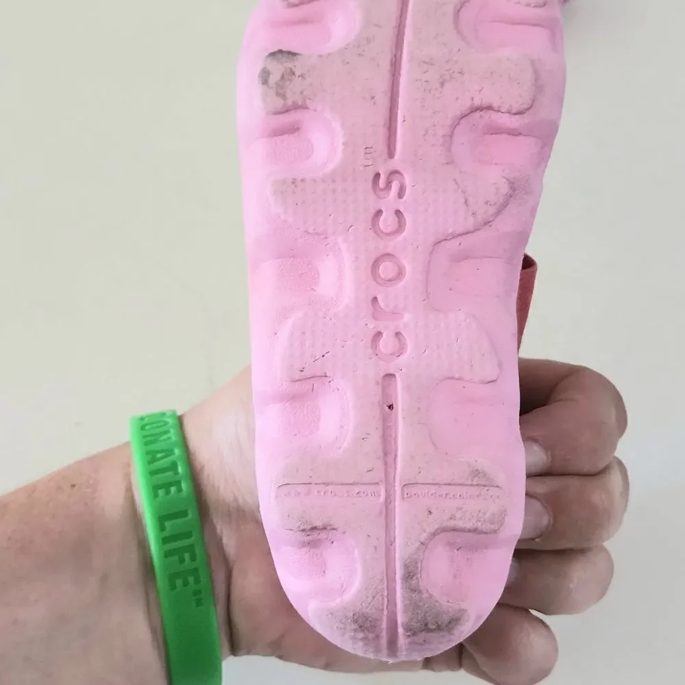 Crocs little girl size 9 pink